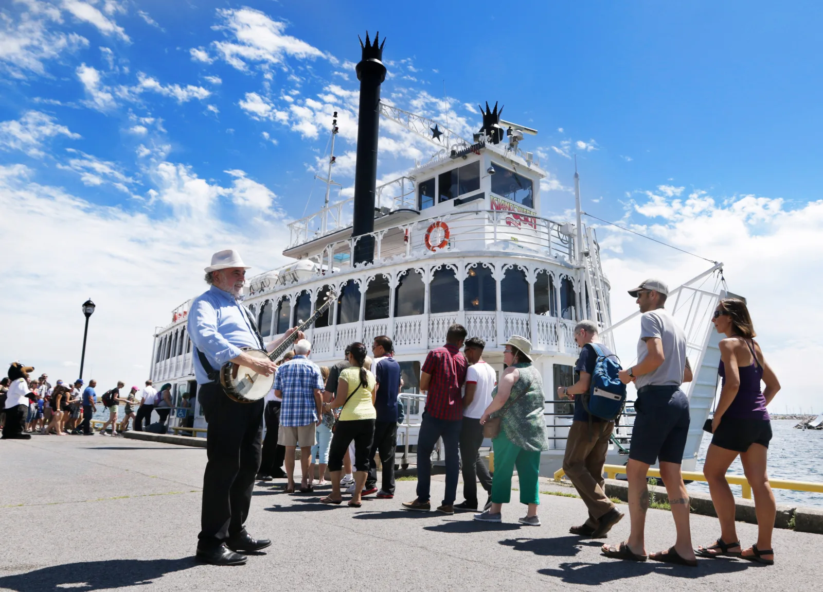 Kingston: Heart of the Thousand Islands Riverboat Cruise — scenic Thousand Islands passage