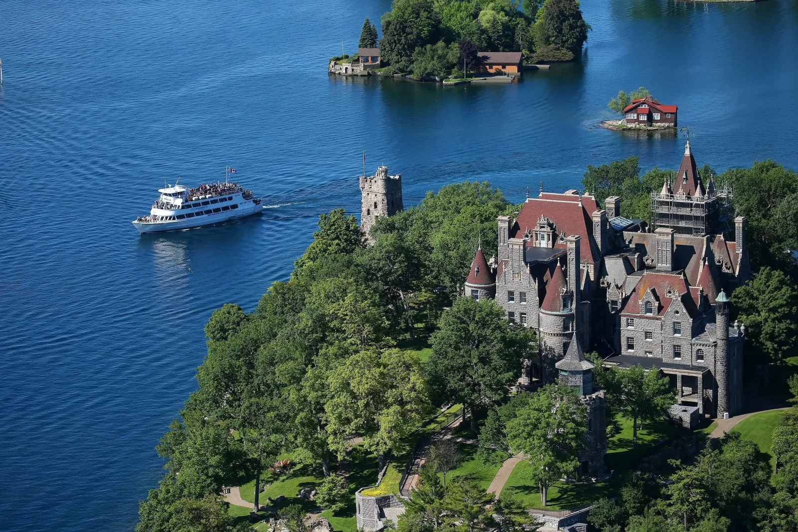 Gananoque: 1000 Islands Cruise & Optional Boldt Castle Entry — scenic Thousand Islands passage